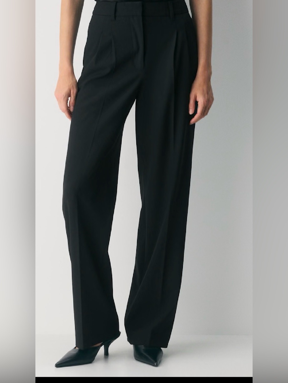Aritzia Effortless Pant size 12 
Black wide leg trouser with pleat front